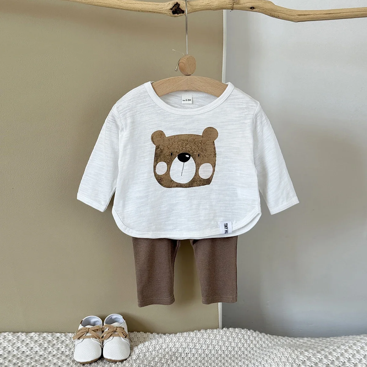 Newborn 2Pcs Clothing Set Unisex Baby Round Neck Bear Print Top & Brown Elastic Ribbed Pants