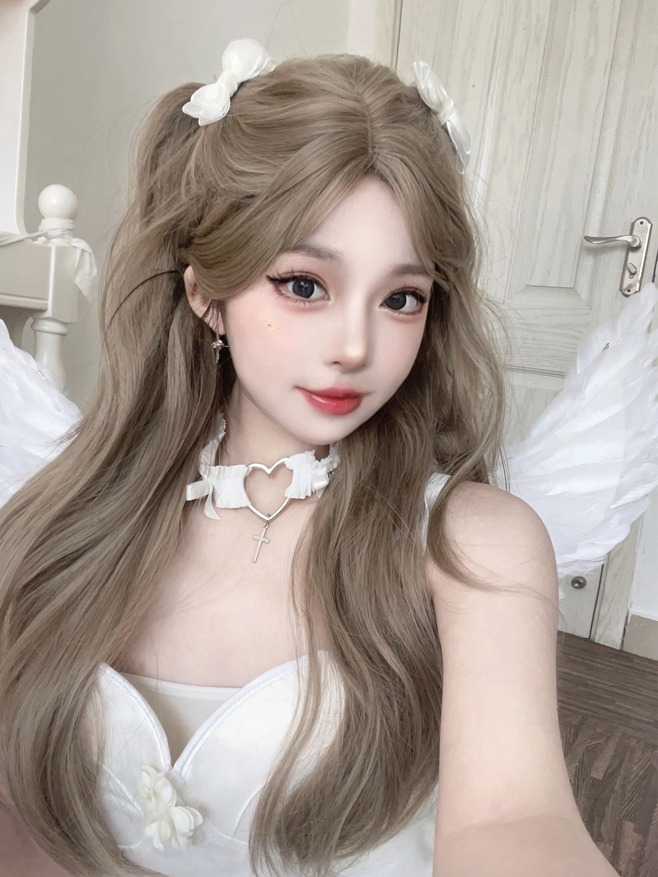 26Inch Grey Brown Color Synthetic Wigs Middle Part Long Natural Wavy Hair Wig For Women Daily Use Cosplay Party Heat Resistant
