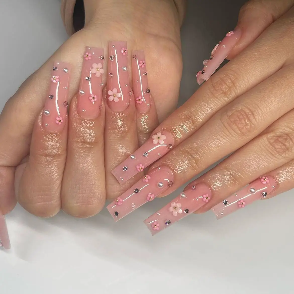 

24Pcs Long Square Head Press on Nails 3D Flower Pearl Rhinestone Fake Nails Art Wearable Artificial Full Cover False Nails Tips