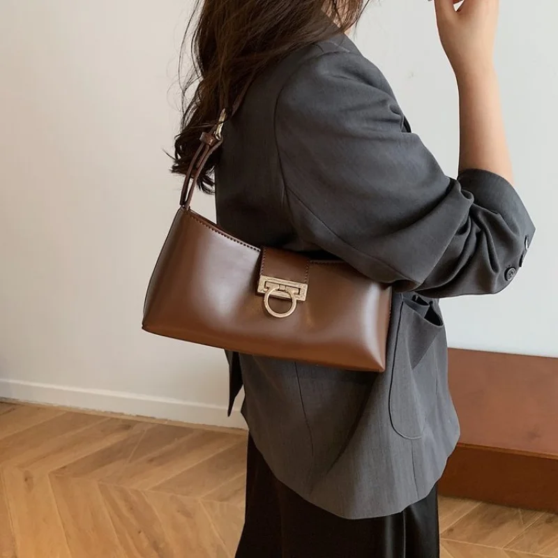 

Women's Tote Bag Made Of Premium Leather Boasting Casual Simple Vintage And Paris Commuter Vintage Look ​