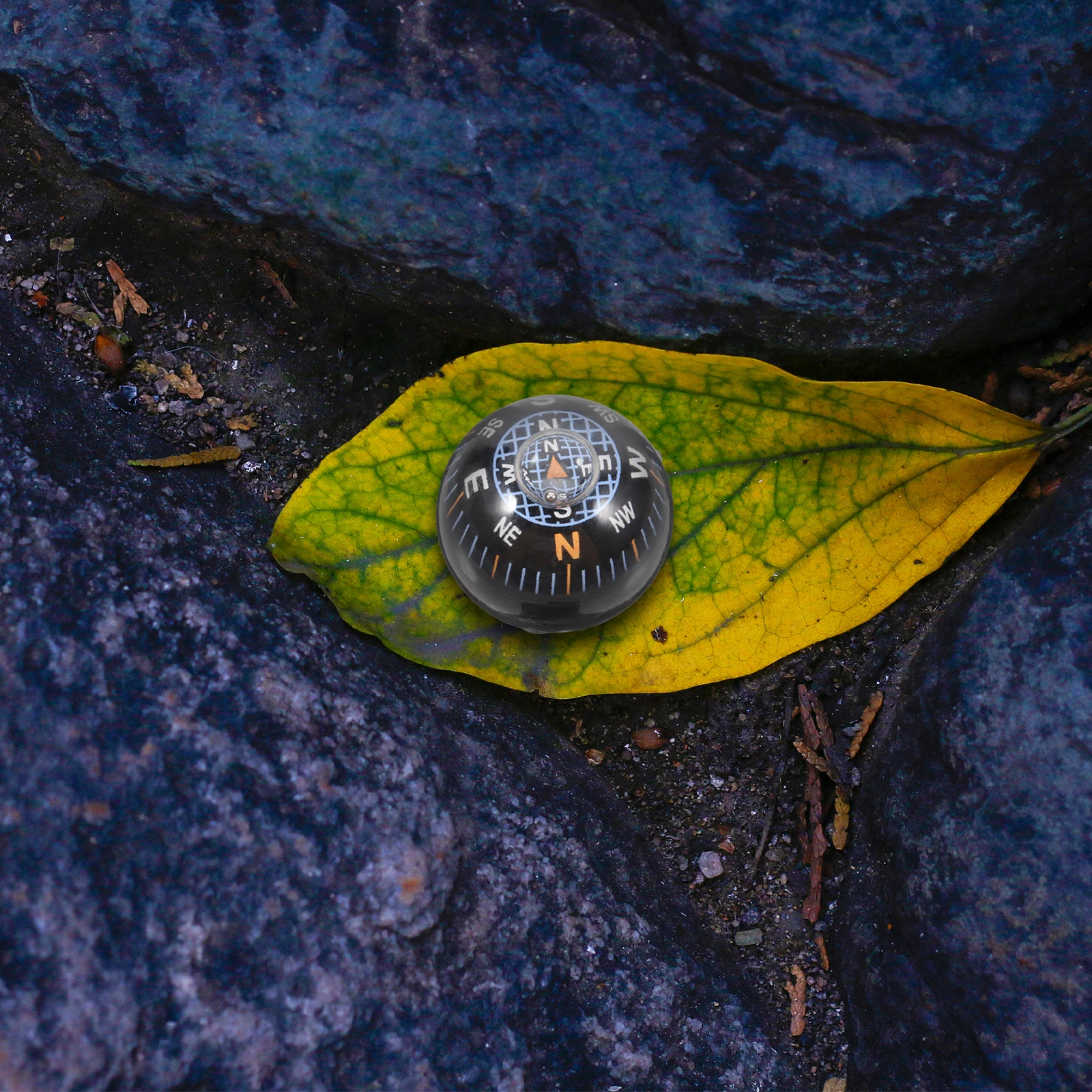 

Black Guide Ball Spherical Design for Outdoor Camping Durable Plastic Kids Compass Car Dashboard Mini Compass Stylish Black