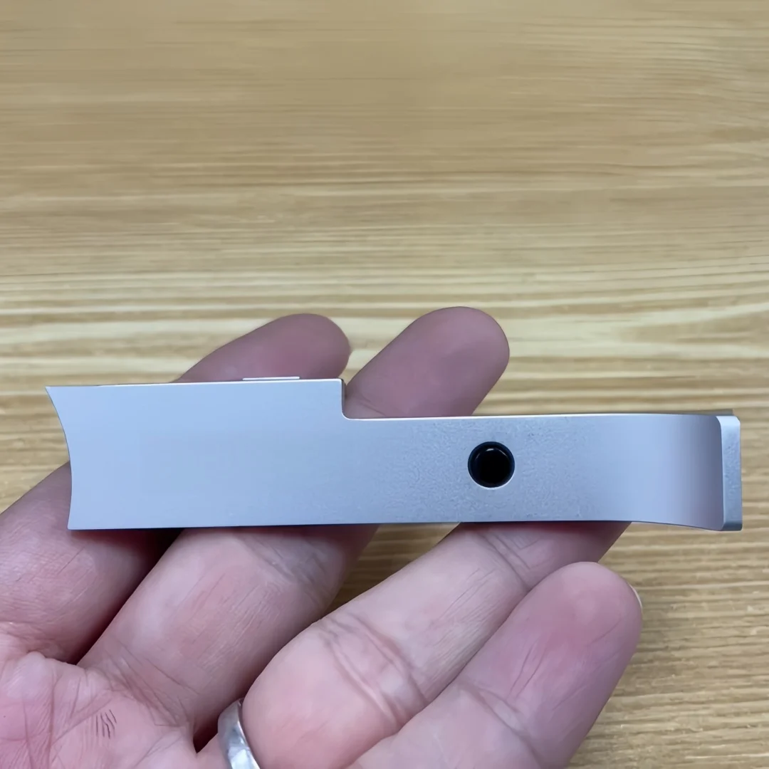 Echt nieuw vervangend onderdeel voor duimsteunhandgreep voor Leica Q2 Q3 QP-camera