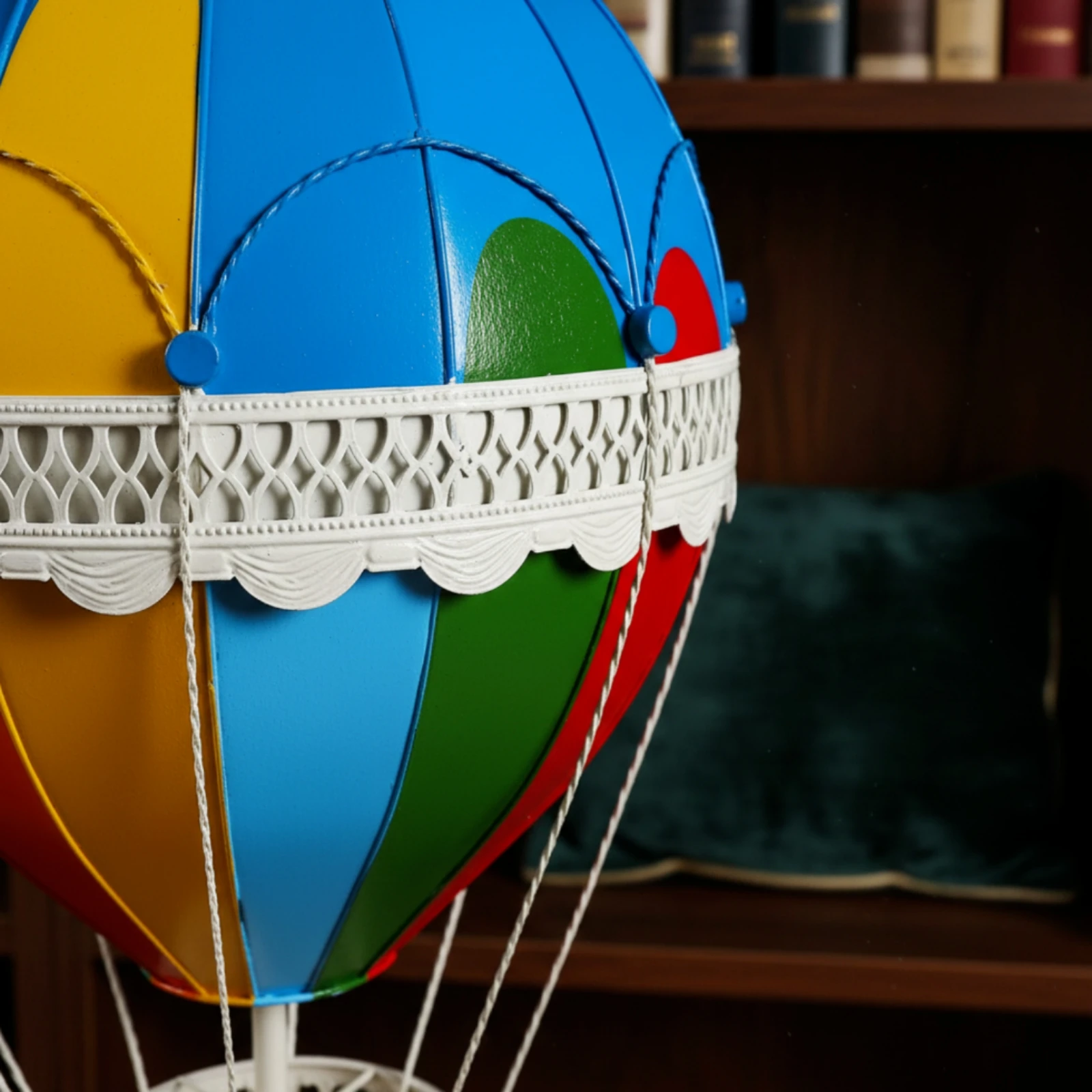 hot-air-balloon-ornament-painted-metal-balloon-ornament-decor-unique-suncatcher-relaxing-for-photographers-photography-studios