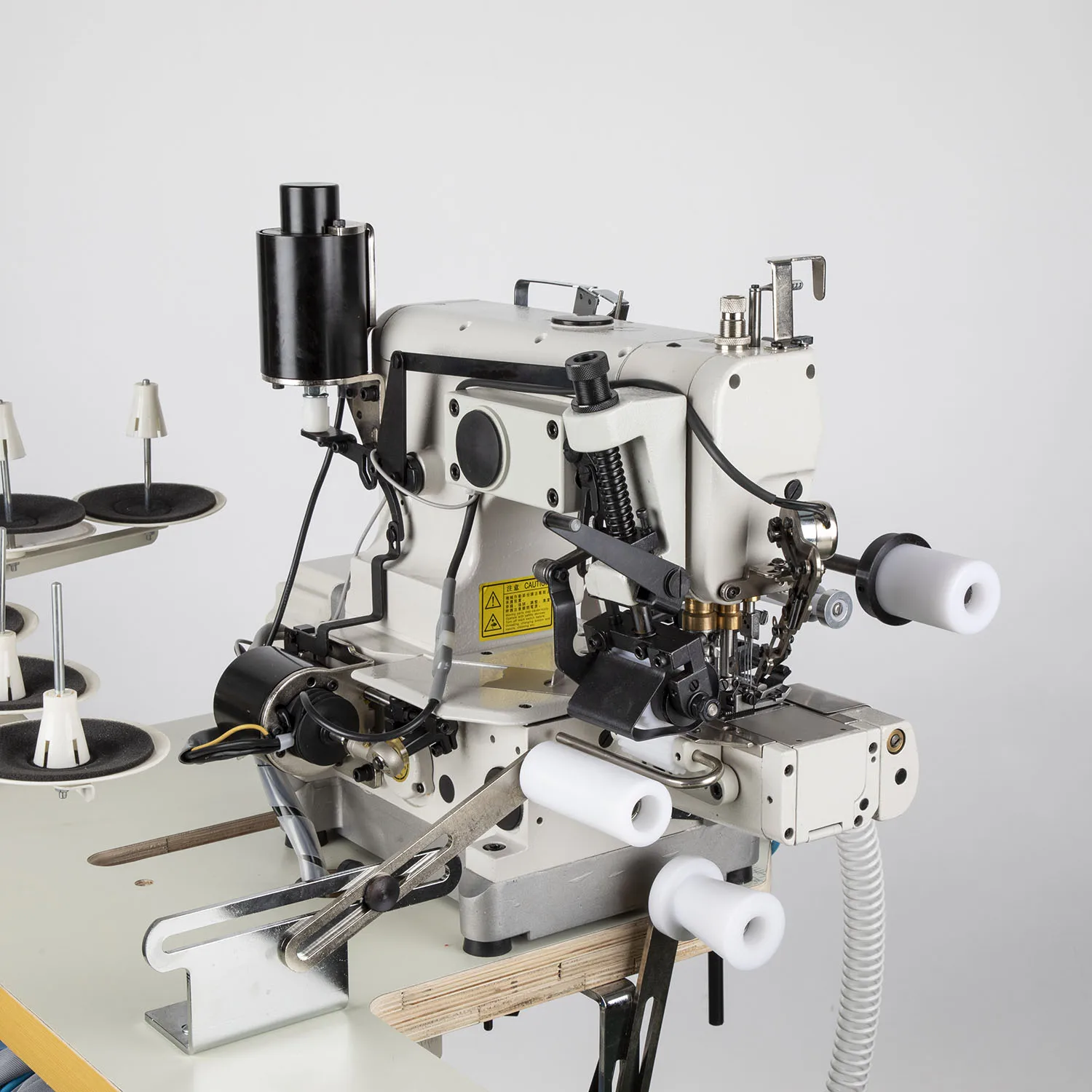 ZY600-33DA Industrial 5 Thread Small Cylinder Bed Right Side Cutter Interlock Sewing Machine New Home Use Thread Trimmer Motor