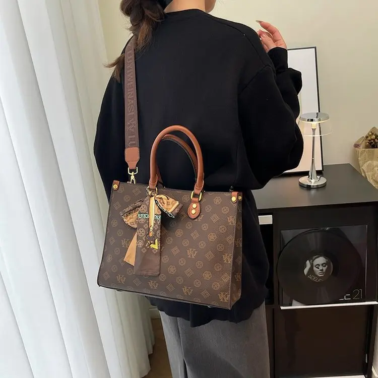 حقيبة يد فاخرة خفيفة من حرف واحد فقط للنساء 2026 مصممة جديدة راقية للشتاء حقيبة كتف كروسبودي للتنقل #3