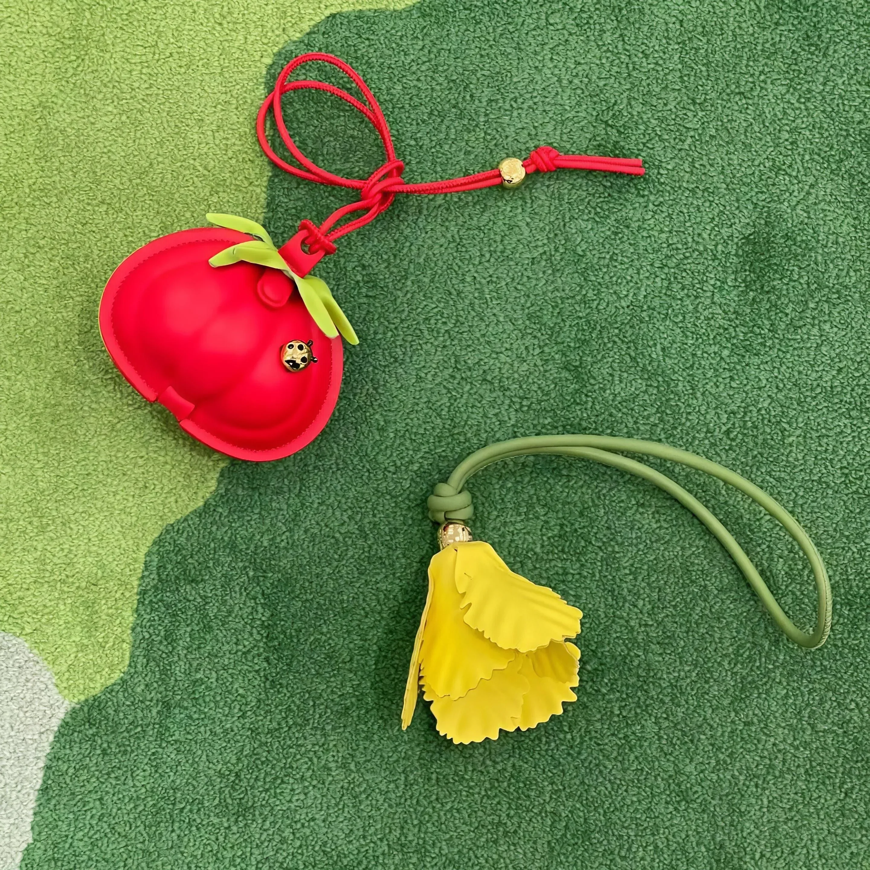 سلسلة مفاتيح رائعة مطرزة بالطماطم من سلسلة باولا الصيفية، إكسسوار ساحر حقيبة من الجلد الطبيعي88، مثالية للهدايا