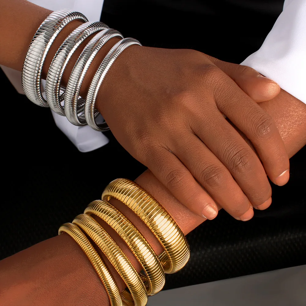 

DIY accessories Handmade fine polishing PVD plated 18K gold bracelet, European and American simple and versatile titanium steel