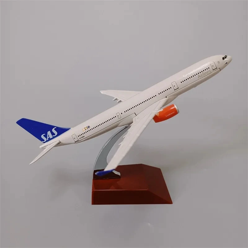 

Scale Aircraft 16CM 1:400 for A330-300 SAS Scandianavian Airlines Plane Model Diecast Alloy Airplane Model Decoration Office