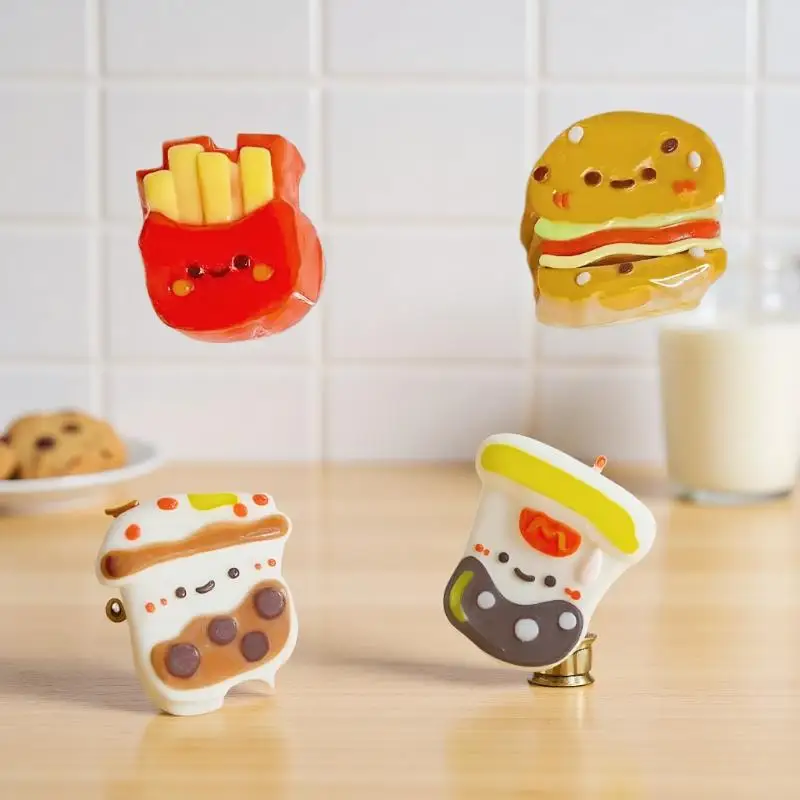 Stressverlichting Knijpspeeltje in schattig hamburger- en frietjesontwerp; Op siliconen gebaseerd met sleutelhanger, een perfect leuk decompresiecadeau