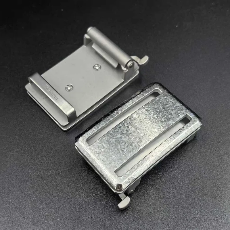 35/38 مللي متر التيتانيوم النقي بلا أسنان السيارات مشبك رئيس غير قابل للصدأ حزام رجالي مشبك تنوعا ومكرر مسننة الزناد مشبك 40 مللي متر