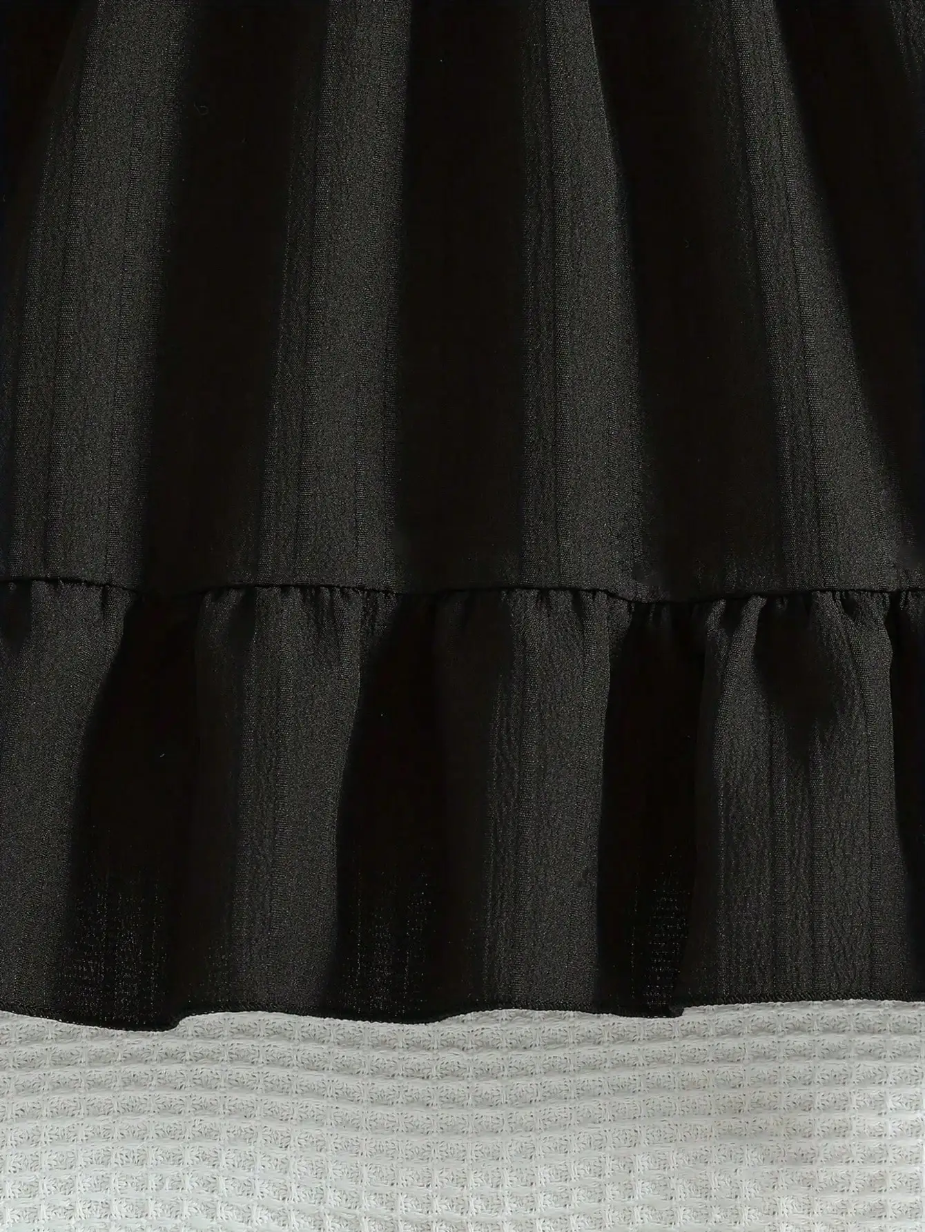 Kinderkleid mit Spitze, langen Ärmeln, Rundhalsausschnitt, tailliertem Schnitt, Laternenärmeln, einfarbig, mittellanger Rock – Detail 7