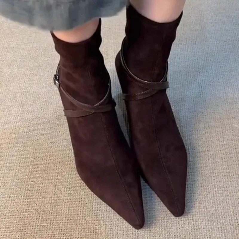 Новые зимние роскошные дизайнерские короткие ботинки на шпильке с молнией сзади, повседневные легкие туфли для домашнего офиса и покупок на высоком каблуке с неглубоким носком 35–40
