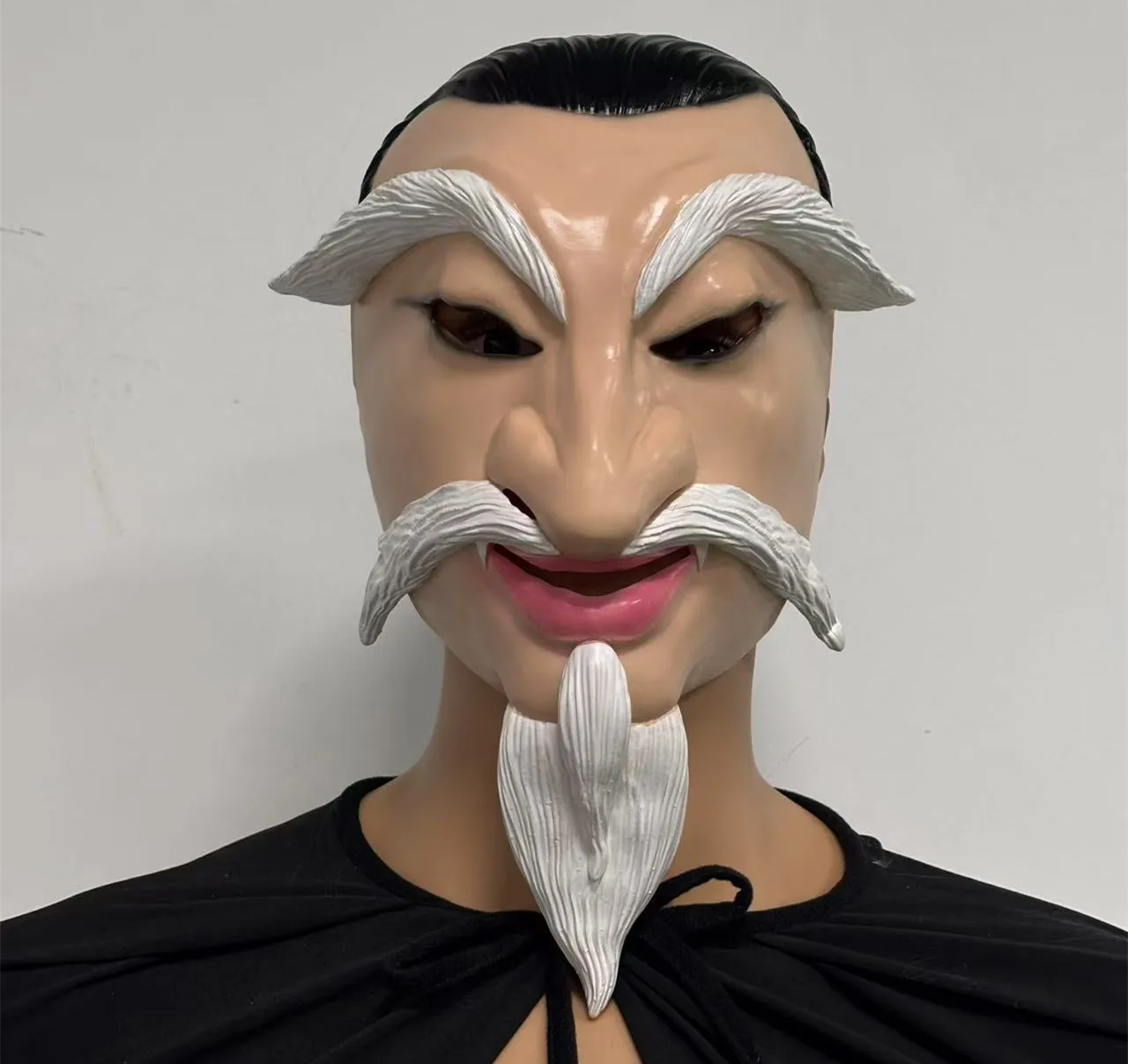 Latex-Maske eines alten Mannes mit weißem Bart und Augenbrauen, realistische menschliche Maske für Erwachsene, Halloween-Maskerade, Karneval, Cosplay-Kostüm-Requisite – Detail 1