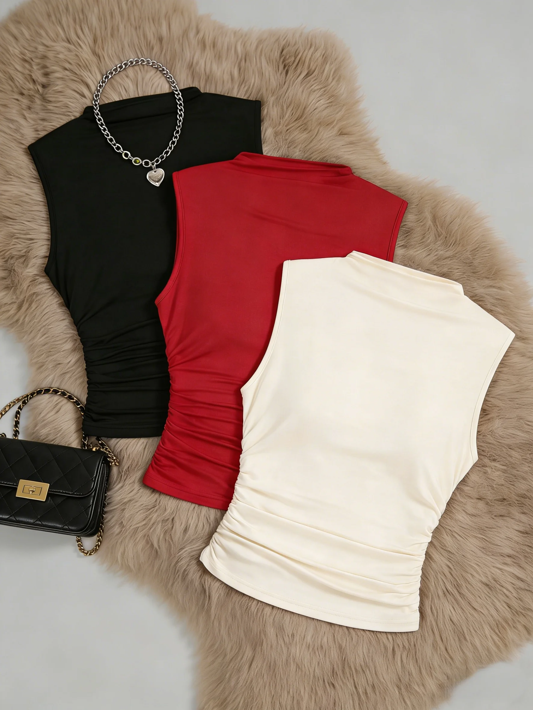 3-teiliges Damen-Set: Ärmelloses Tanktop mit Stehkragen, seitlich gerafft, schmal geschnitten, einfarbig, in Rot, Weiß, Schwarz, Basic Casual Camisole Weste – Detail 4