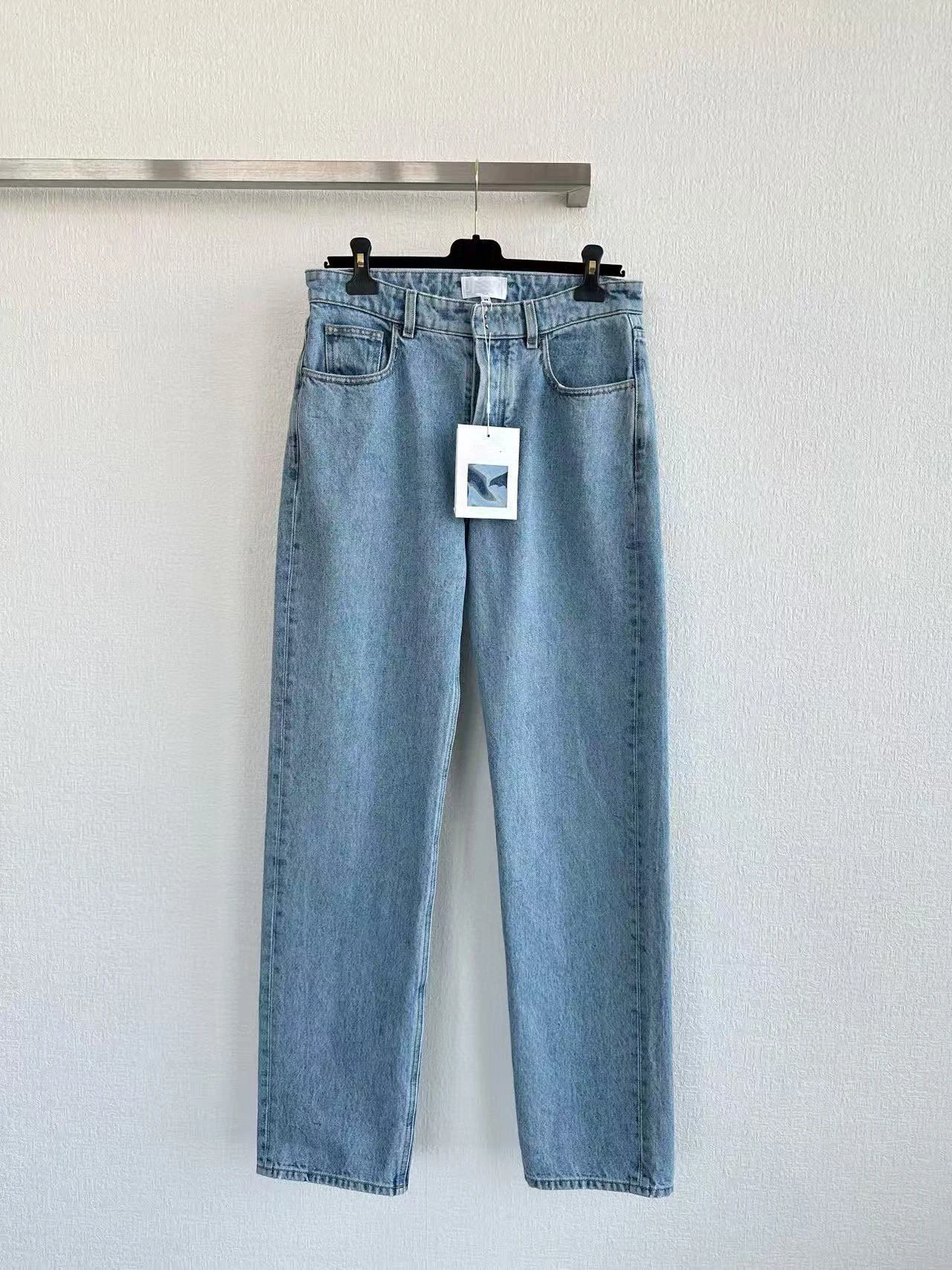 

Luxury brand Women's jeans logo on the back waisr and pocket, high quality same the show
