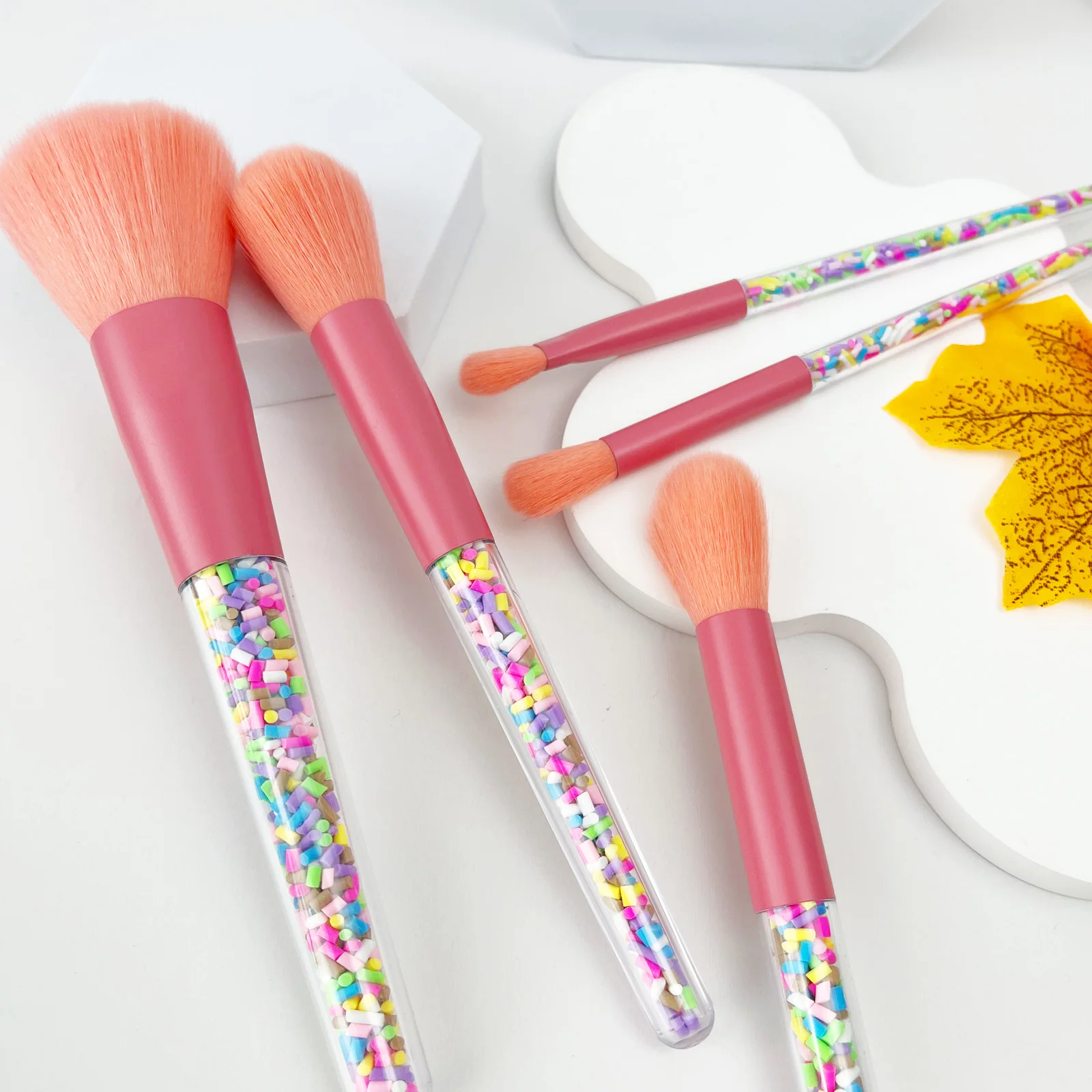 5PCS Stylish and Cute Candy-Colored Makeup Brush Set with Bonus Mushroom Head Sponge Make You the Center of Attention!