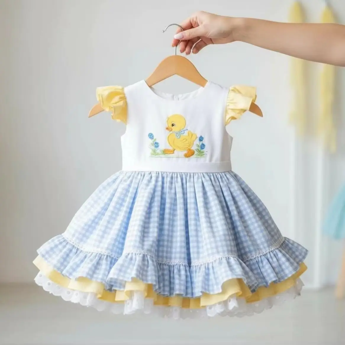 Sommerkleid für Babymädchen in Blau mit Karomuster und Flügelärmeln, mit niedlicher gelber Enten-Stickerei, für Geburtstag, Urlaub, Fotografie, Freizeit B585