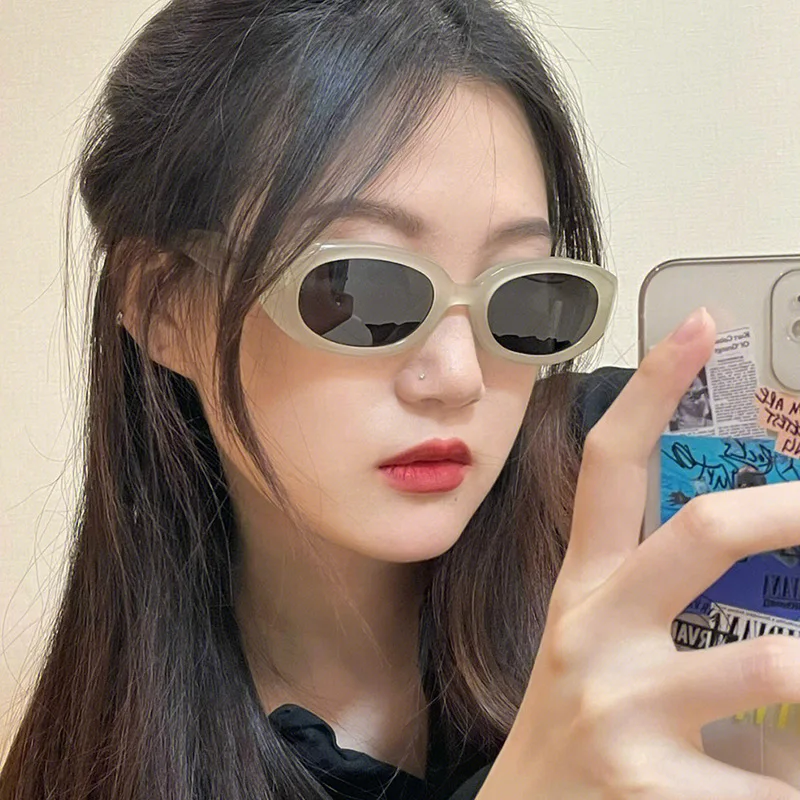 Retro Small Frame Sunglasses Distinctive Oval Frame Sunglasses Street Shot Slim High-Level Sense Same Style Sunglasses