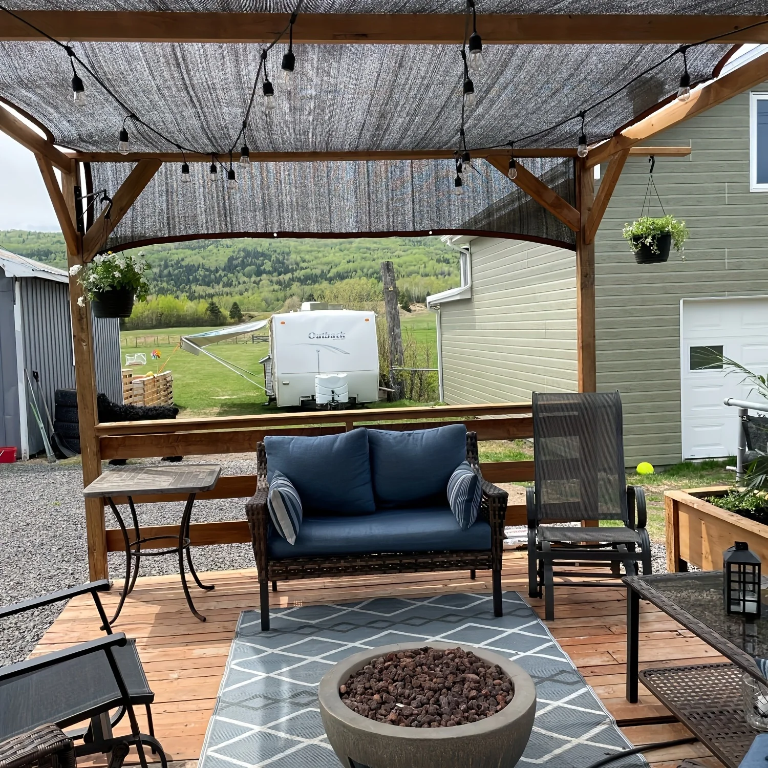 Privacy Fence Screen, Fence Privacy Screen, High-Density Polyethylene Shade Net with Brass Grommets, 90% Shade Rate, Uv-Resistant Suitable for Outdoor Pavilions, Backyard Lawns, Gazebos, Patios, and Dog Houses.
