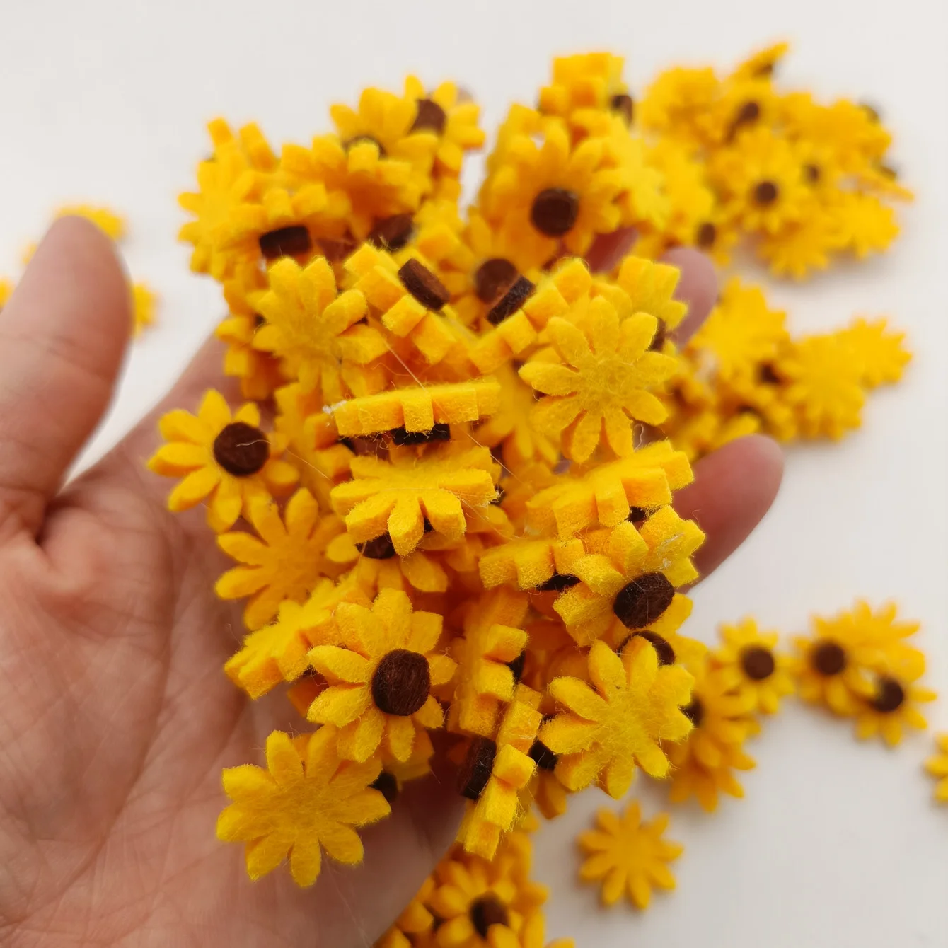 1/5/50 PCS 2cm Fabric Five Petal Daisy Flower Embossing DIY Jewelry Hair Claw Fabric Accessories Material Cloth Stickers