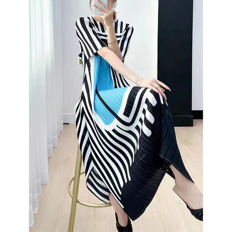 

Spring Summer Women's Dress Vertical Stripes Printed Pleated Slit Slimming New Arrival Minimalist Fit Slimming Versatile Casual
