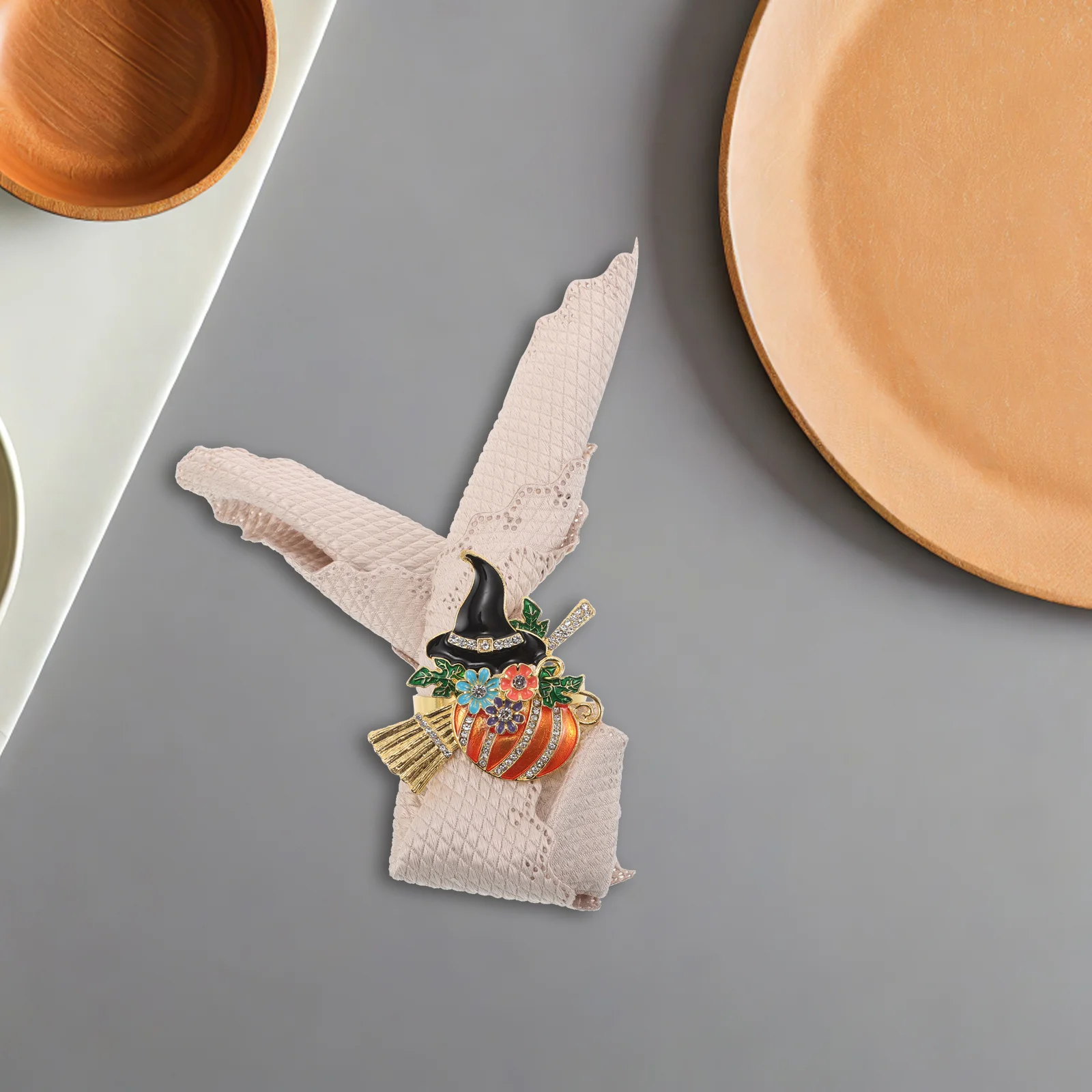 

4Pcs Pumpkin Napkin Holder Rhinestone Halloween Napkin Rings Banquet Party Metal Serviette Ring Table Decor Metal Serviette Ring