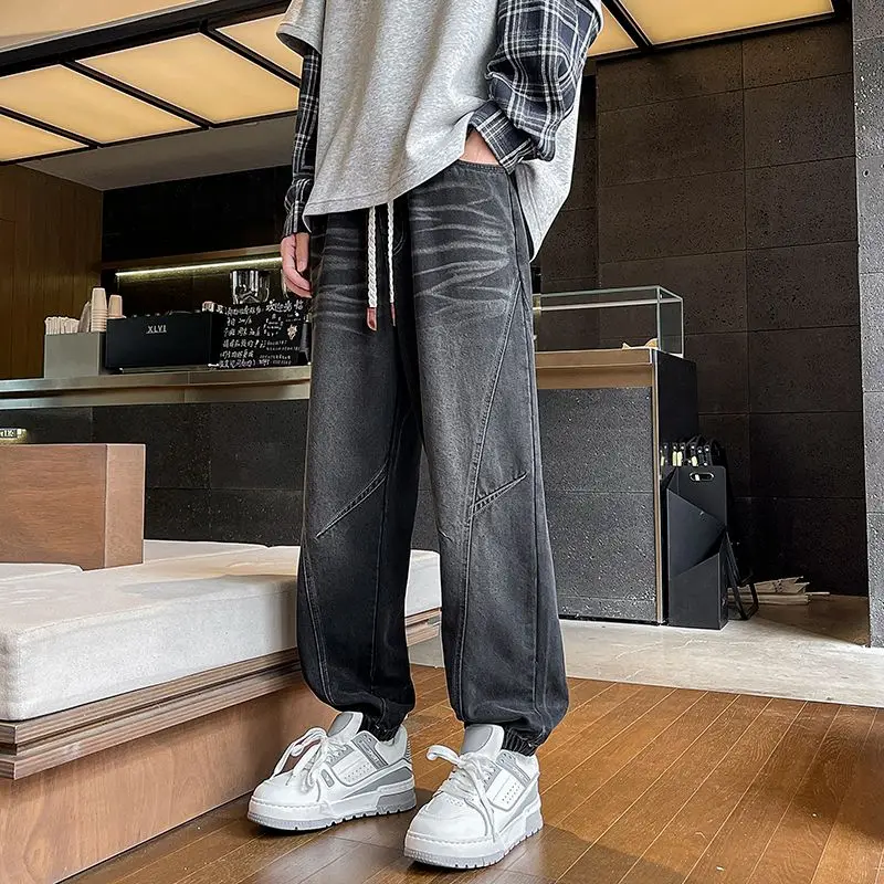 

Men's Washed Denim Jeans, Vintage And Loose Fit With A Layered Feel, Comfortable In Large Sizes, And A Snug Fit For Casual Wear