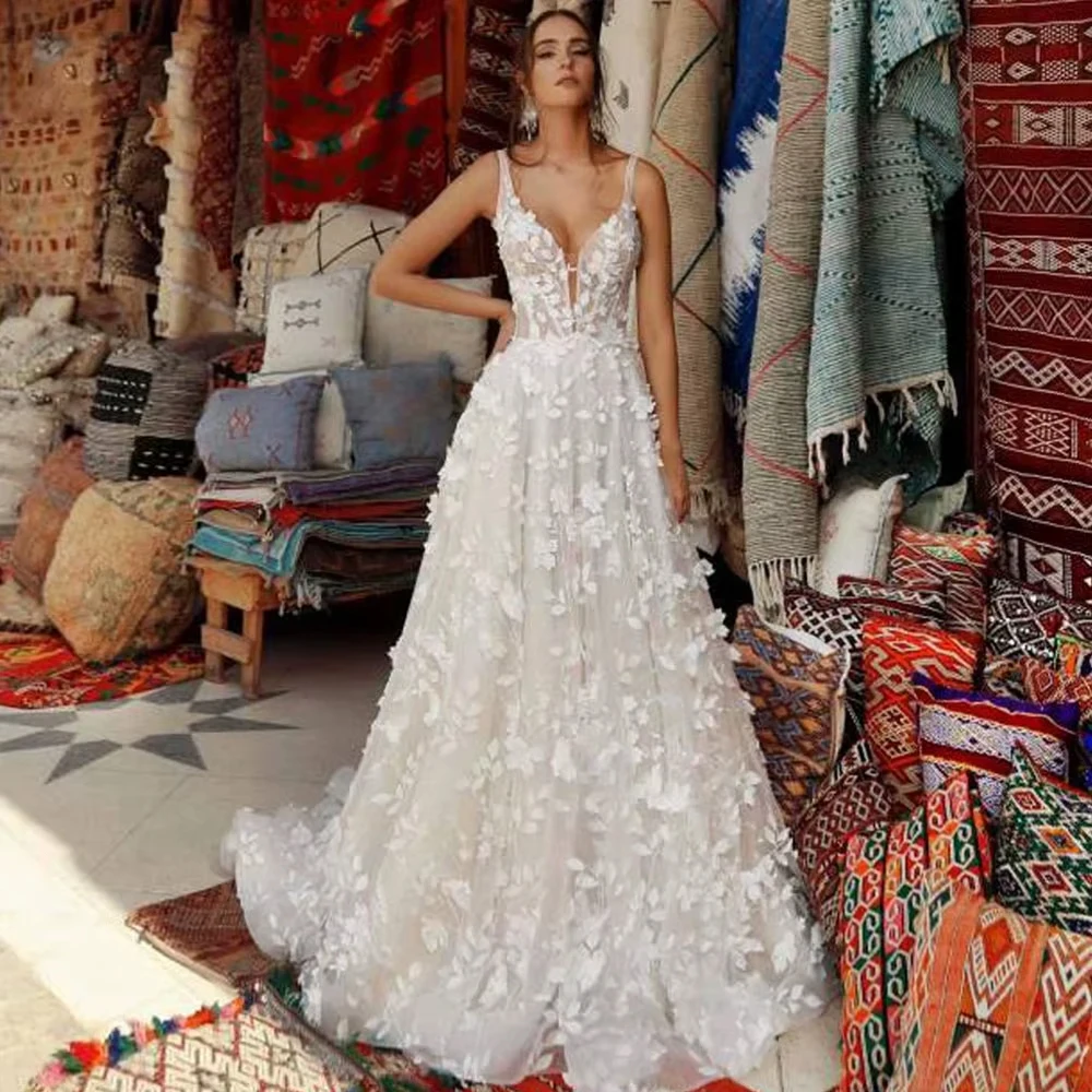 Customized Romantic 3D Flowers Appliques Wedding Dress For Woman Bride Spaghetti Strap V-neck Backless Vestido Bridal Gown