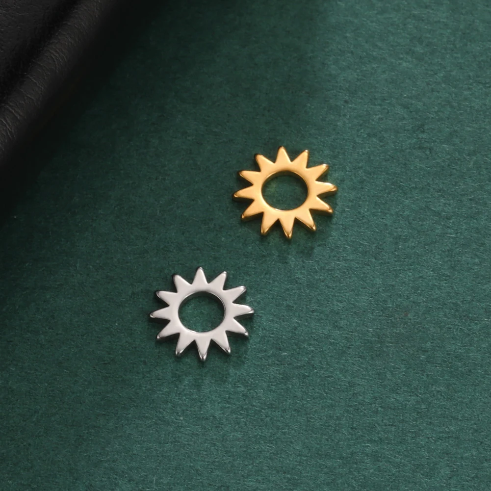 

Hollow Sun Pendant For Women Men Gold Color Stainless Steel Charm Fashion Sunflower Jewelry Gift Accessories