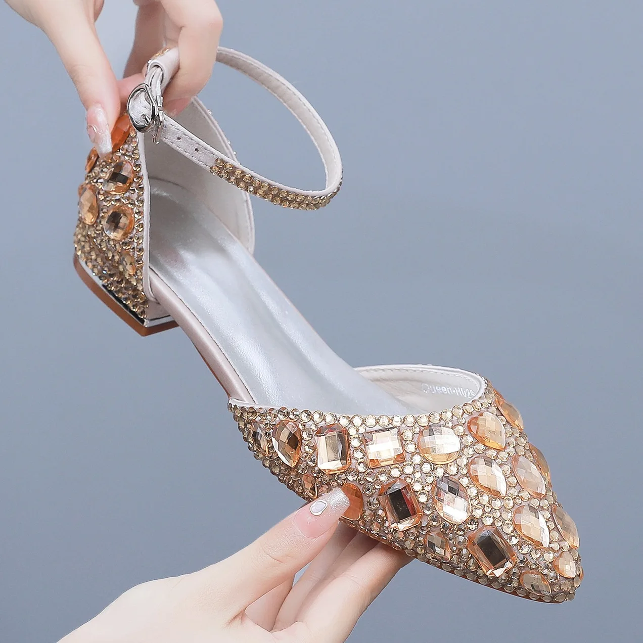 

2cm Spring/Summer Flat Heel Pointed Hollow Sandals Low Heel Shallow Mouth Water Diamond Button Wedding Shoes