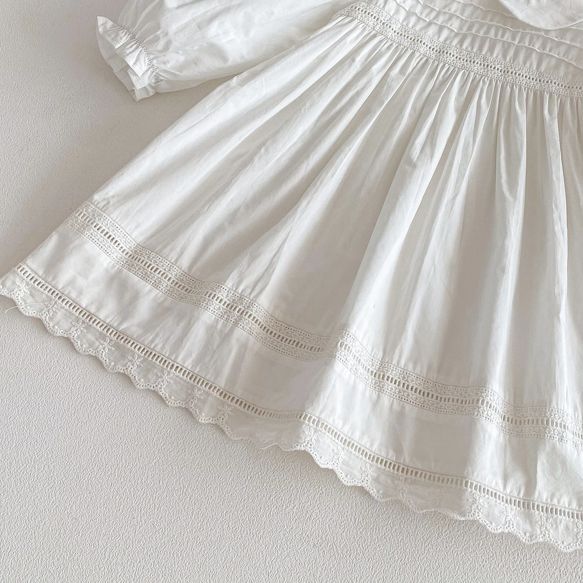 1-7Yrs Casual Mädchen Kleid Frühling Kinder Kleidung Baumwolle Spitze Süße Peter Kragen Weiß Baby Mädchen Gestickte Prinzessin Party Kleider – Detail 7