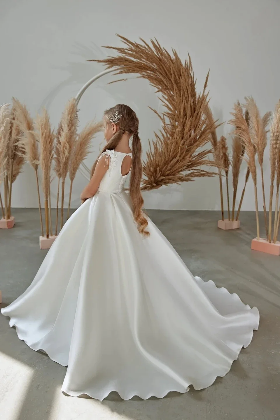 Vestido blanco Simple para niña de las flores para bodas, flores 3D, satén con cuentas, línea A, bata larga para desfile de cumpleaños, vestido de primera comunión