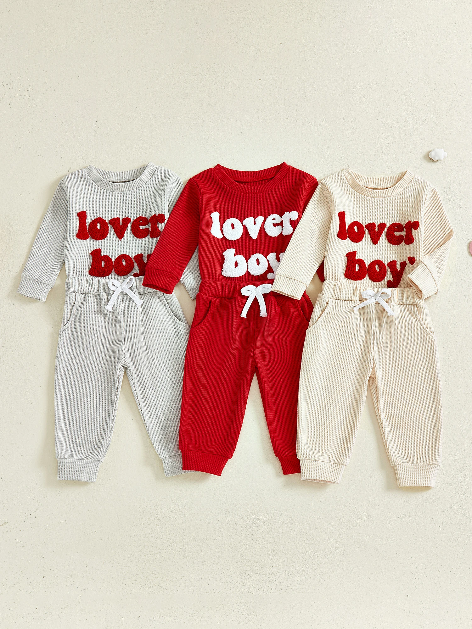 

Весенний комплект одежды для маленьких мальчиков с милым комбинезоном с длинными рукавами и вышивкой букв и однотонными длинными штанами — наряд из двух предметов