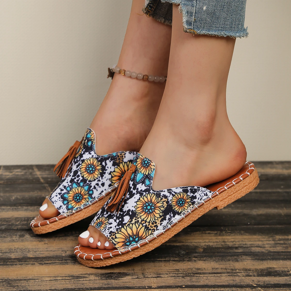 

Женские пляжные сандалии-шлепанцы для улицы, лето 2026, новинка, европейский и американский стиль, с кисточками, для летних образов