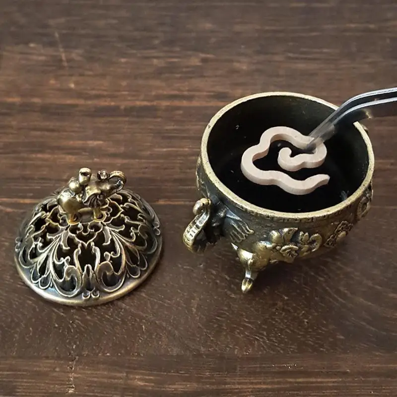 Alloy Incense Burner Hollow Out Mini Sandalwood Incense Burner Animal Foot Plate Three Legged Stove Tea Ceremony Home Decoration