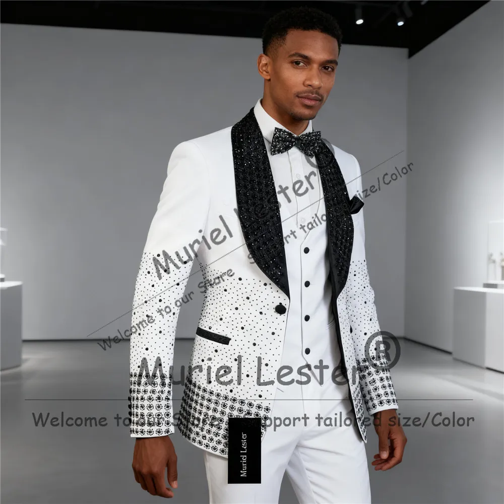 

Мужские костюмы с блестящими камнями и бисером на свадьбу, черная шаль с лацканами и жемчугом, пиджаки для выпускного вечера, индивидуальные комплекты из 3 предметов, смокинги для жениха 2026