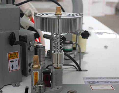 Machine à plaquer les chants linéaire courbe automatique de haute qualité N-700