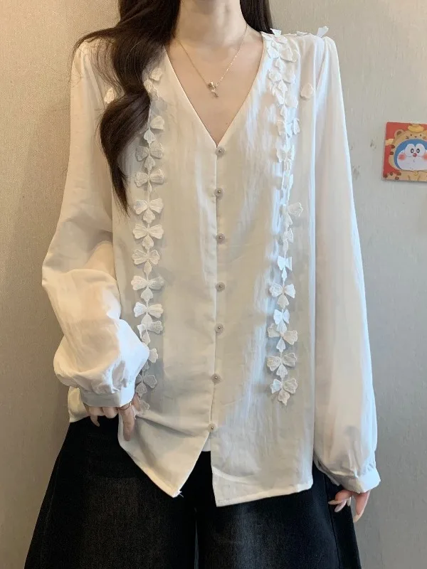 

Stunning 3D Flower V-Ne Long Sve Women's irt Casual Sle Mid-Length White Casual Spring Faion plus Size Top