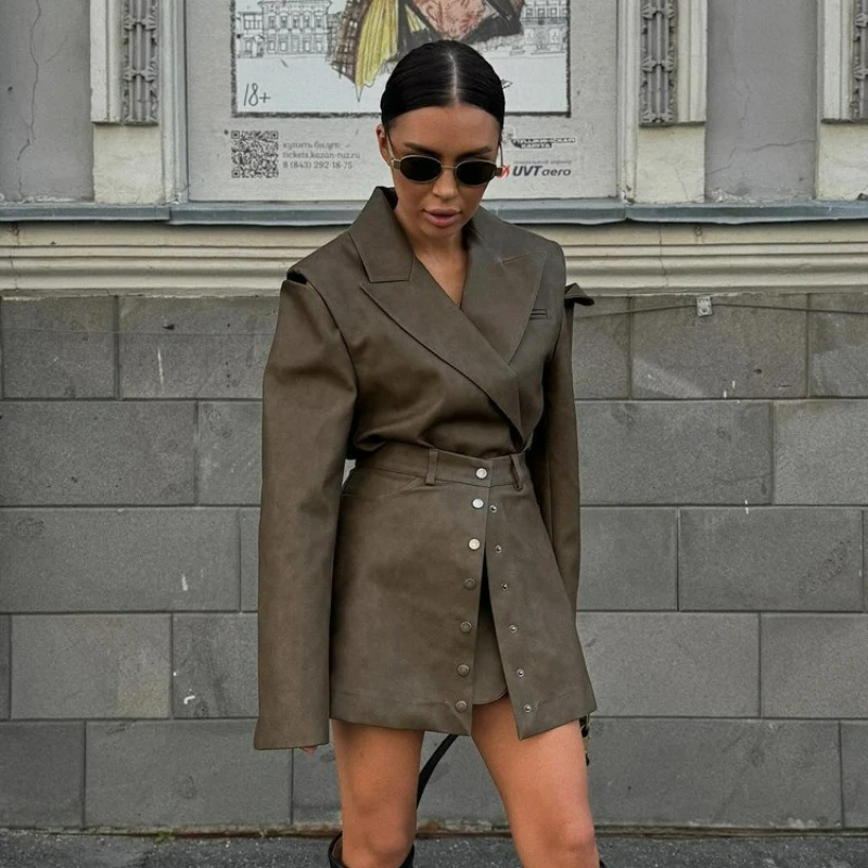 ชุดเซ็ตสองชิ้น เสื้อแขนยาวดีไซน์ใหม่แบบโปร่งลายฉลุ  คอลเลคชั่นฤดูใบไม้ร่วง 2026  สไตล์อเมริกันเรโทร  ชุดกระโปรงหนัง PU สำหรับผู้หญิง