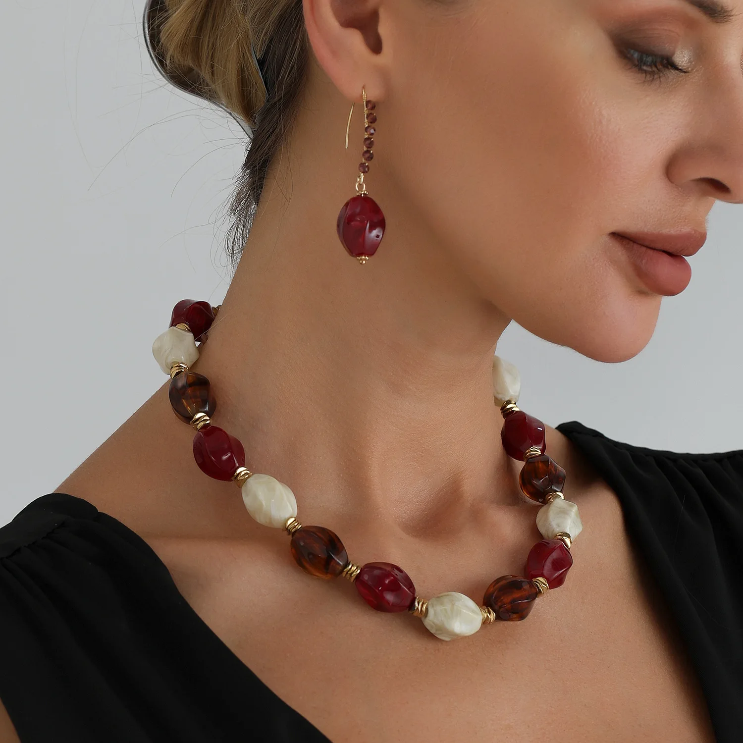 Cross border jewelry retro simple acrylic color blocked bead necklace, personalized dopamine versatile accessory