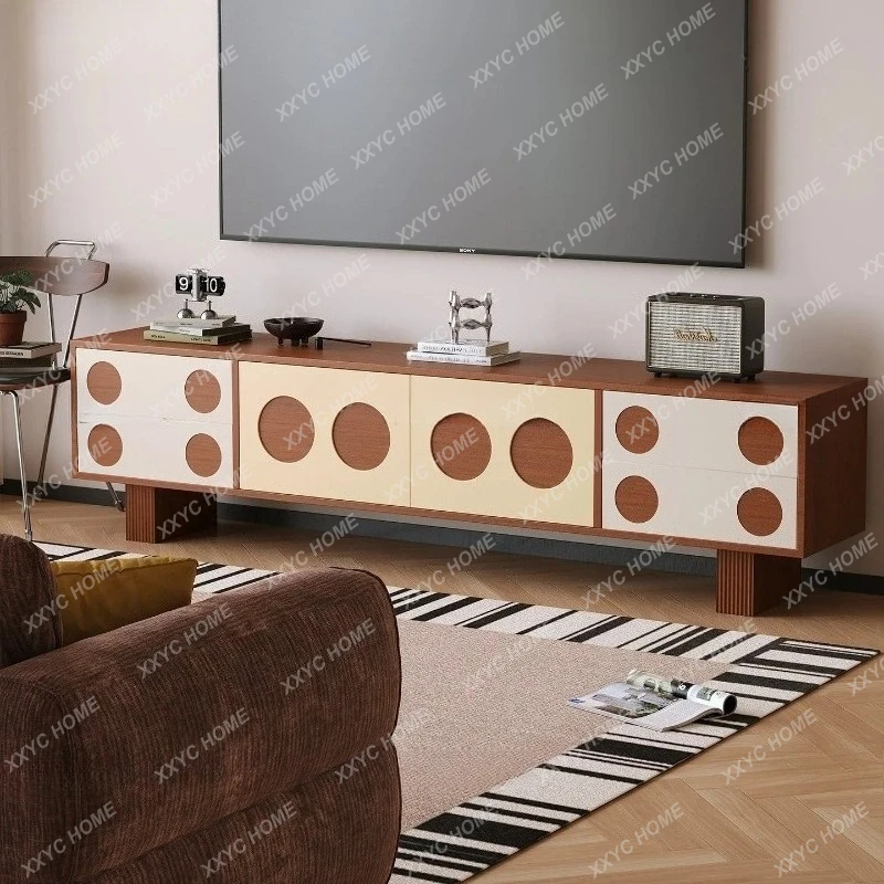 

Комплект мебели для гостиной: высокий телевизионный шкаф и журнальный столик из массива дерева, в антикварном стиле, новый.