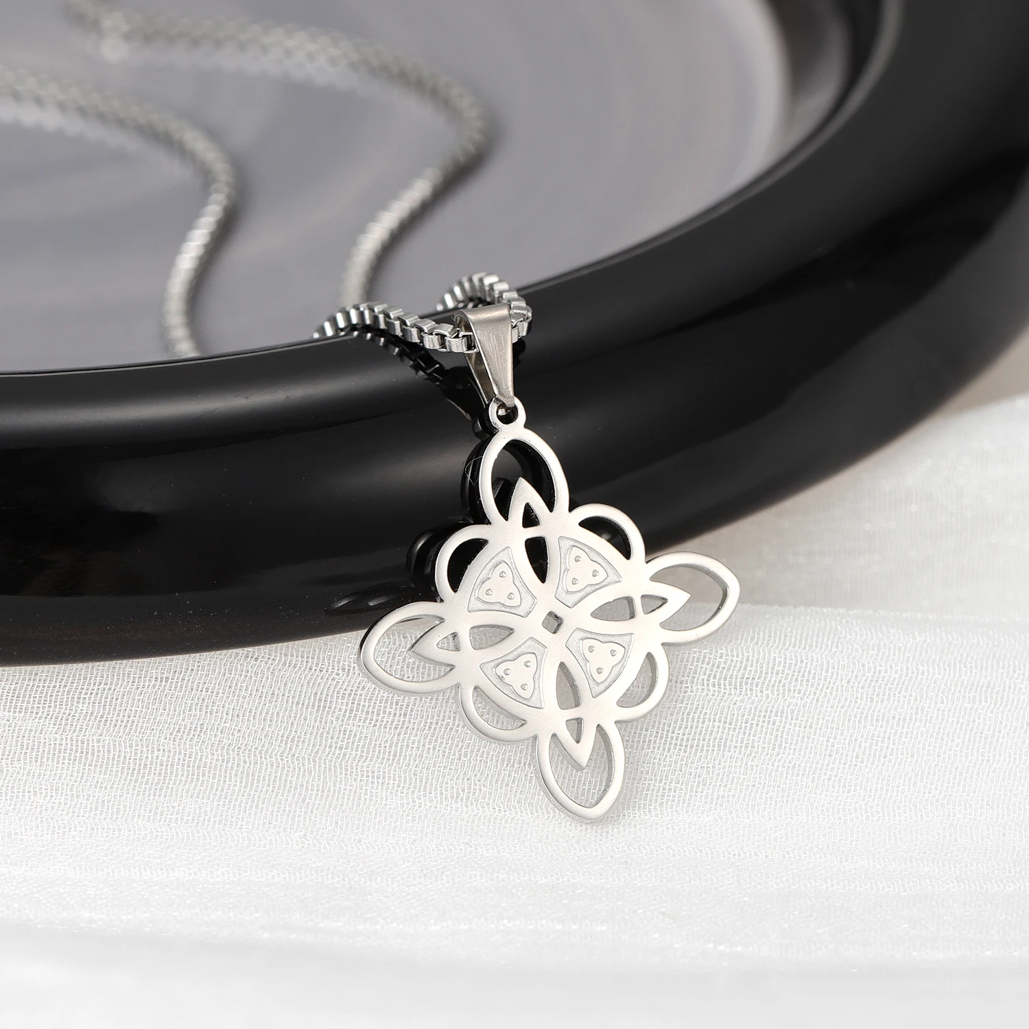 

Good Luck Irish Jewelry Stainless Steel Celtic Triquetra Trinity Knot Pendant Necklace for Women Christmas Fashion Gift Blessing