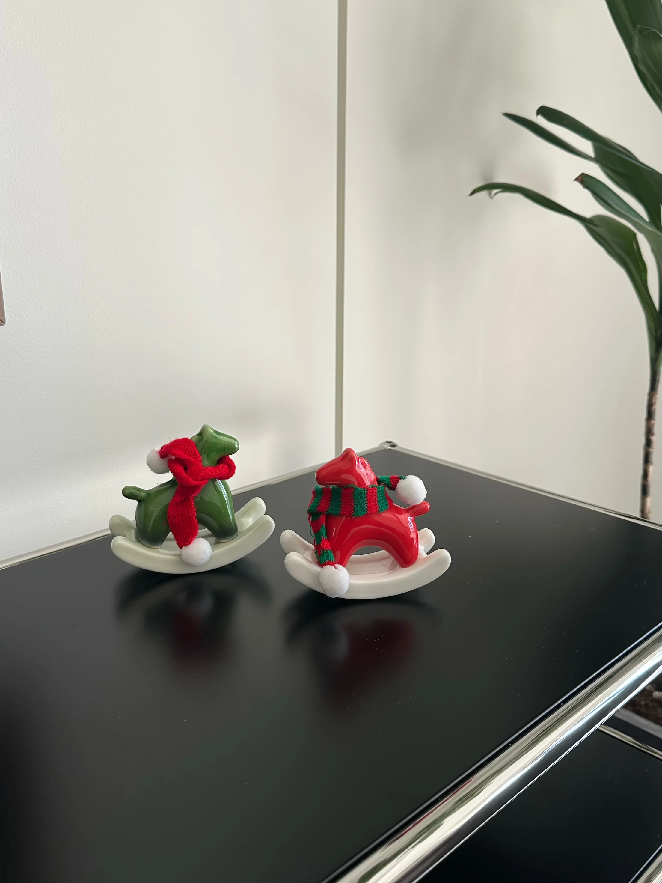 

Новогодний подарок 2026: Фигурка-талисман на год Овцы, декоративное украшение для дома, чайный питомец, красный атмосферный декор, талисман удачи