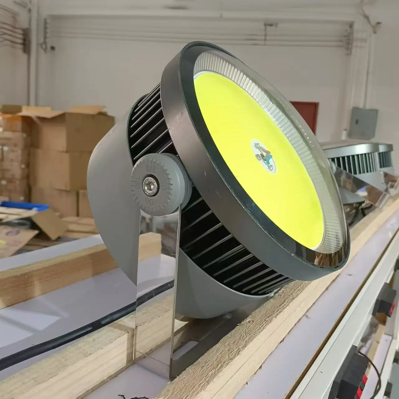 

Fishing Boat Use Ip67 Waterproof Yellow Led Tuna Fishing Lights Light,the Flashing Light of the Fishing Boat.