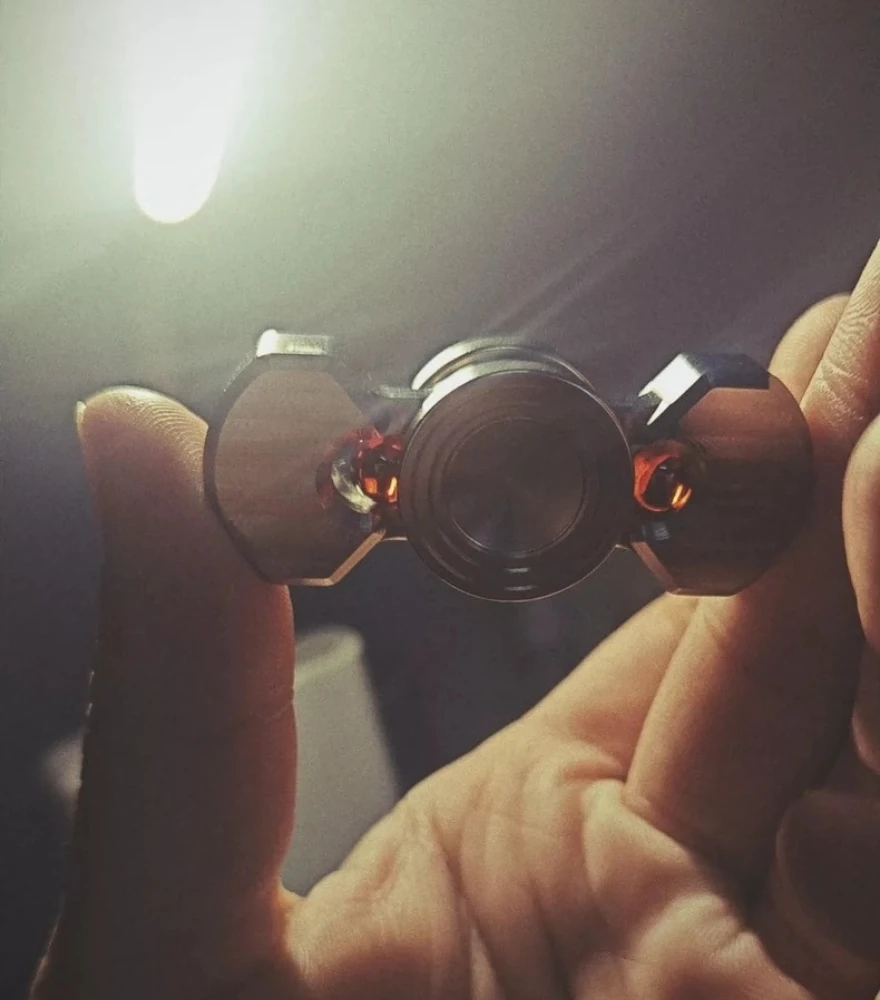 

ZKEDC Two Leaf Crow Fingertip Gyroscope Stainless Steel Blade Pattern