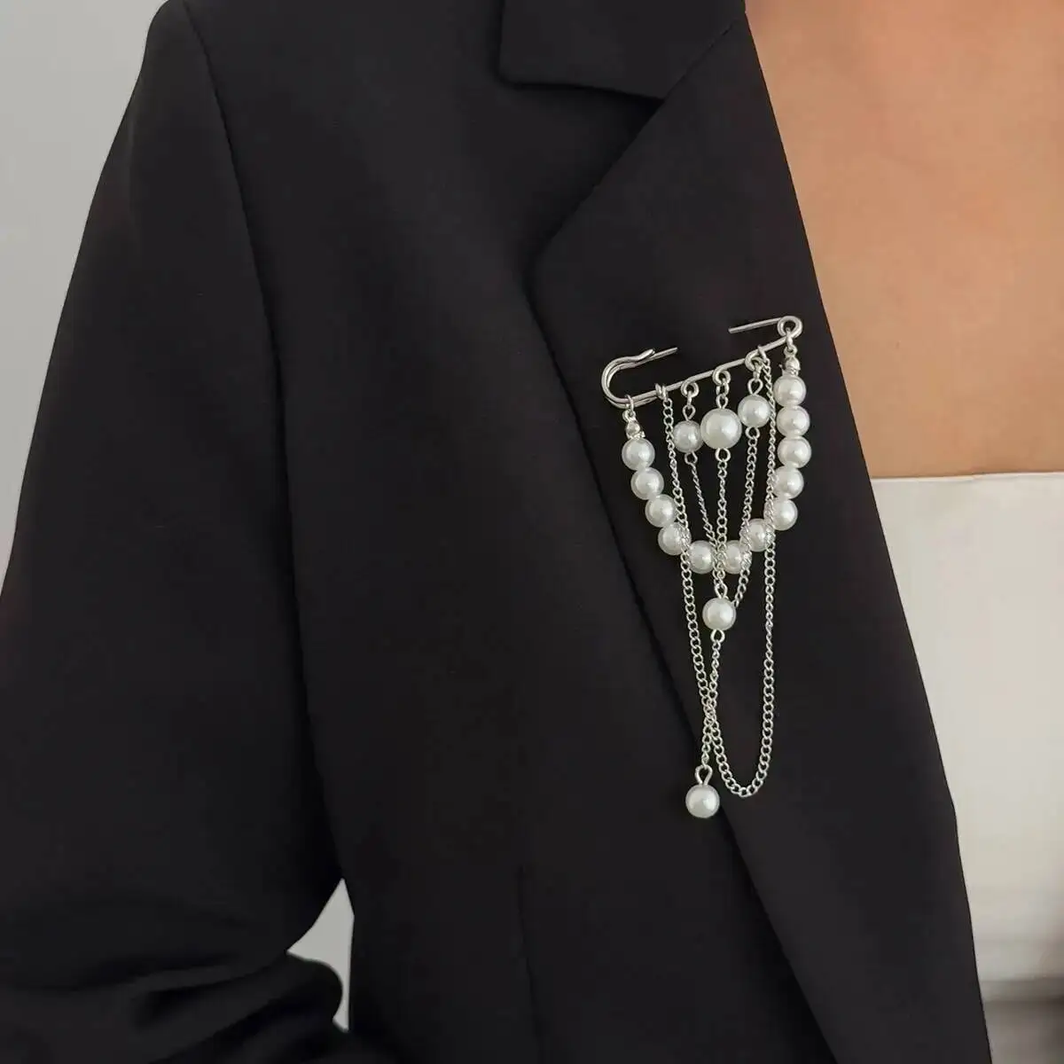 IngeSight.Z Trendy Exquisite Imitation Pearl Brooch Creative Metal Chain Tassel Brooches Shirt Collar Lapel Suit Pin Jewelry New