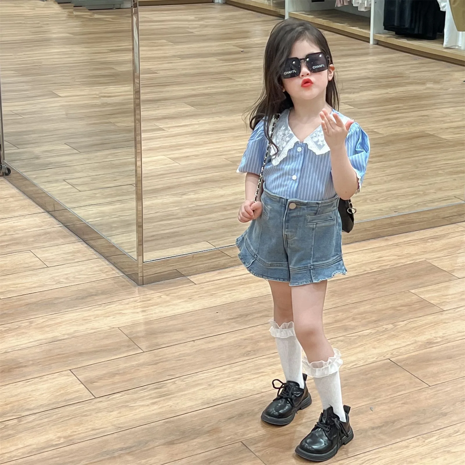 Girl Shirt Top 2024 Summer Korean Children New Girls College Vertical Strip Shirt Lace Pointed Collar Puffy Sleeve Shirts