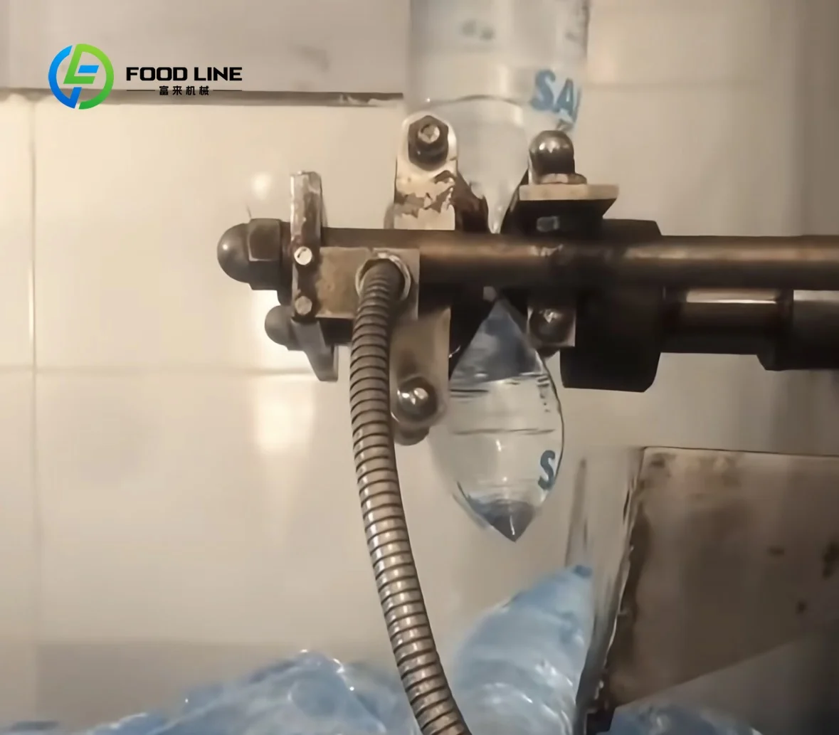 Factory Automatic Liquid Filling Machine Customized for Water Milk Beverage Plastic Pouch Sachet Packaging Sealing Bagging