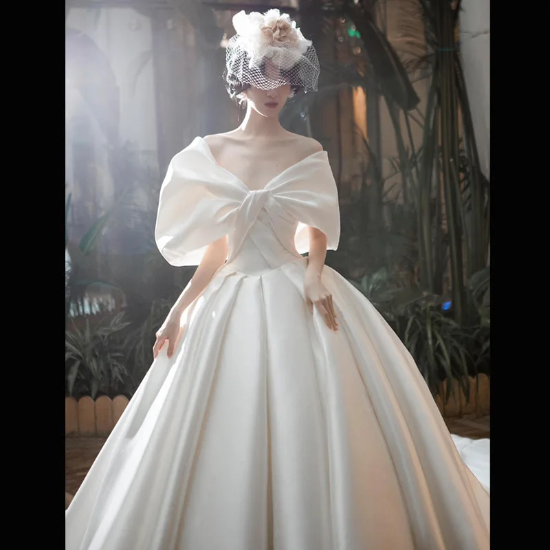 

Off-shoulder Wedding Dress Bride2025New Satin Outgoing Main Yarn French Retro High-Quality Texture Long Train Winter