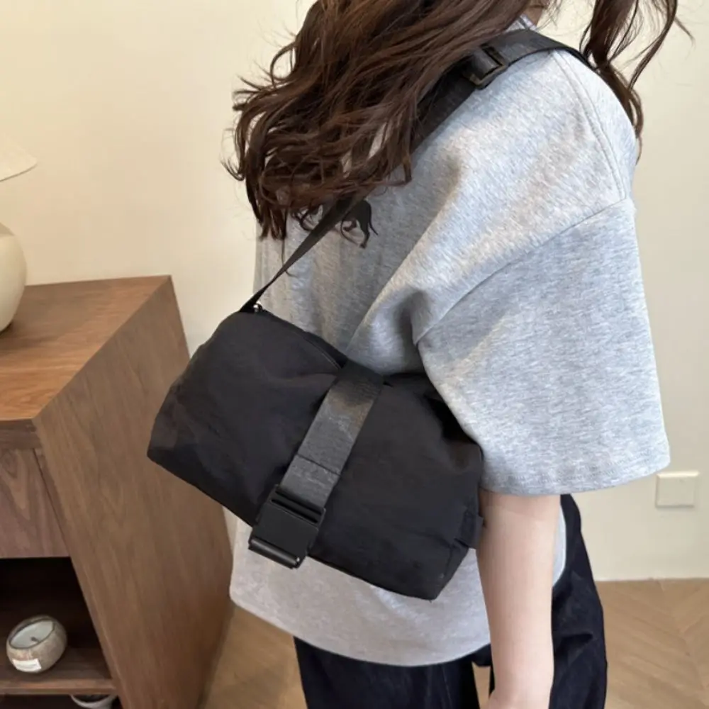 

Casual Korean Crossbody Toast Bag High Capacity Zipper Buckle Shoulder Bag Lightweight Solid Color Commuting Bag Travel